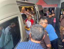 Pakai Ambulan, Haji Alim Penuhi Panggilan sebagai Tersangka di Kejati Sumsel