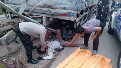 Pemotor Tewas Usia Tabrak Truk Tronton yang Parkir di Bahu Jalan