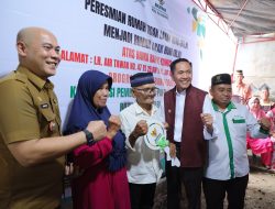 Ratu Dewa Serahkan Kunci Rumah pada Yunis dan Suhana, Ini Target Baznas