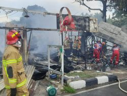Diduga Akibat Tabung Gas Bocor, 8 Kios Koperasi Milik Kodam II Sriwijaya Ludes Terbakar