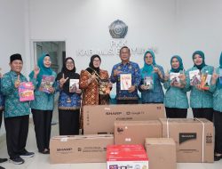 Dinas Perpustakaan dan Kearsipan Serahkan Bantuan Hibah ke TP PKK, Ini Tujuannya