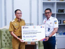 Ratu Dewa Terima CSR KAI Divre III Palembang, Ini Besarannya