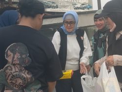Pengaplikasian Visi Misi Yusuf Malaya, PMPB Sumsel Bagikan Takjil di Seputar Kota Palembang