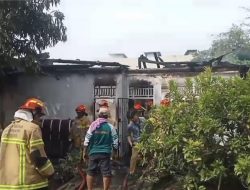 Tangis Keluarga Pecah, Rumah di 5 Ilir Hangus Diduga Akibat HP Meledak