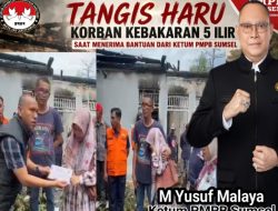 Tangis Haru Korban Kebakaran di 5 Ilir ketika Menerima Bantuan dari Ketum PMPB Sumsel M Yusuf Malaya