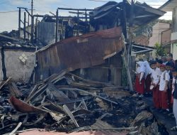 Kebakaran Semalam di 1 Ilir, 9 Rumah dan Gudang Besi Tua Hangus Terbakar