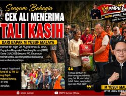 Senyum Bahagia Cek Ali Menerima Tali Kasih dari Bapak M Yusuf Malaya 