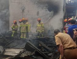 Empat Rumah di Pemukiman Padat Penduduk Boom Baru Terbakar