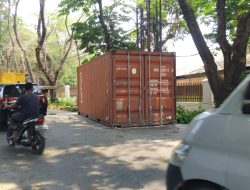 Insiden Box Kontainer Jatuh di Simpang BLK Palembang, Sopir Truknya Disanksi Tilang