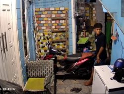 Motor Warga Sukawinatan Palembang Digondol Maling, Tampang Pelaku Terekam CCTV