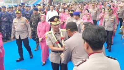 Pisah Sambut Kapolda Sumsel Ditengah Kabut Asap, Komjen Pol Shandi Nugroho Lewati Tradisi Pedang Pora